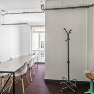 Bureau privé 22 m² 6 postes Coworking Rue Bleue Paris 75009 - photo 3